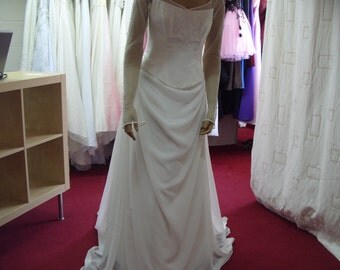 Essense 2 Piece Wedding Dress size 14 (CA34)