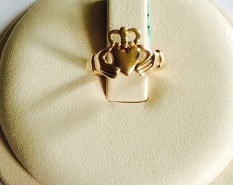 14k yellow gold Claddagh ring; 1.4 grams; size 6; friendship ring; Gift for her; any occasion