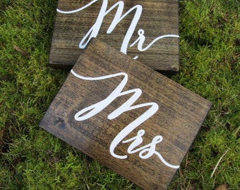 Mr and Mrs signs, rustic mr and mrs signs, wood mr and mrs signs, hanging chair signs, mr and mrs wedding signs, rustic wedding signs