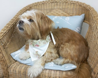 Ivory flower dog wedding bandana, wedding bandana, wedding collar, flower bandana, vintage bandana, dog wedding collar, ivory bandana