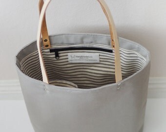 Canvas tote bag with vegetable tanned leather shoulder strap