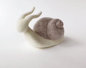 Needle felted snail, cute home decor, felt gift, hygge decor, collectible sculpture, wool snail, interior toy, animal figurine