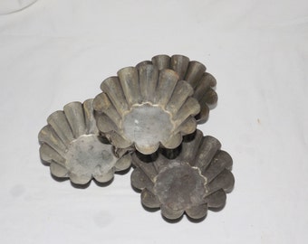 Scalloped Tart pans,vintage tart tins,fluted baking molds, tart tin,vintage candy molds,candle molds,fluted baking pans,Set of 4