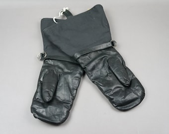 aviation gloves, motorcycle gloves, leather gloves, aircraft, aircraft attributes, aviation collection, aviation decor