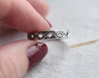 Cut outs Ring, Patterned Band Ring, Simple Ring, Delicate Ring, Minimal Ring, Modern Ring, Sterling Silver Rings for Women, Bohemian Rings,