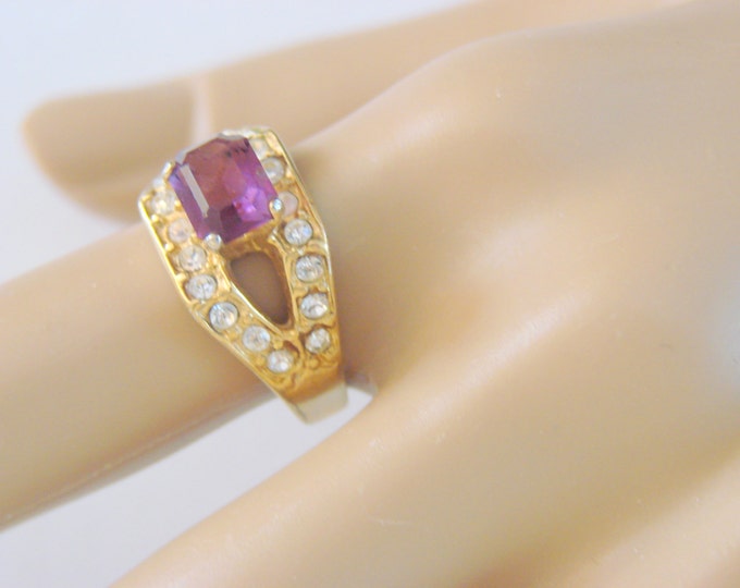 Vintage 18KT Gold Electroplate Amethyst Rhinestone Ring