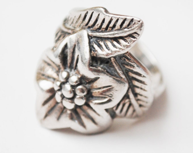 Sterling Flower Ring - Sterling silver floral - size 7