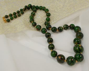 Retro Classic Graduated Dark Forest Green Bead Necklace 1192