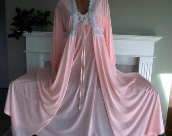 Vintage Olga Secret Hug Peignoir Set! Rare Rich Coral Pink Color! Olga Nightgown Peignoir Excellent Condition Super Soft! Gorgeous Set! 36