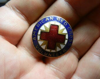Vintage WW2 US American Red Cross Badge Pin