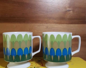 Vintage/Retro Mod Set of 2 Pedestal Mugs in Green, Tan and Blue