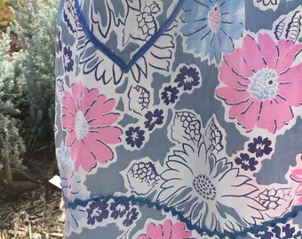 Vintage apron sweet Spring flowers 2 shaped pockets handmade cotton and rick rack