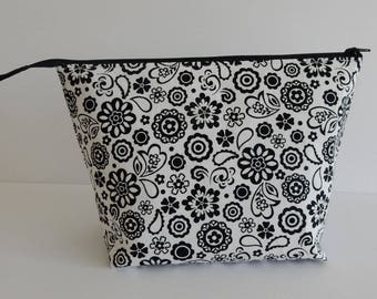 Knitting Project Bag / Crochet Project Bag / Zippered Bag / Makeup Bag