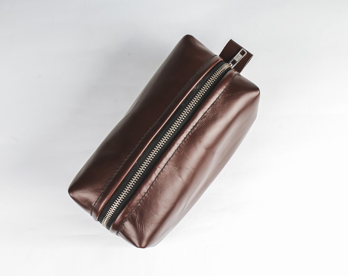 Leather Toiletry bag - Travel Bag - Leather Dopp Kit - Groomsmen gift - Custom Toiletry Bag - Gift for men - Gift for him - Travel case