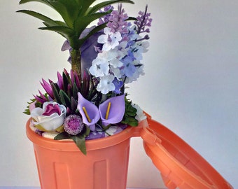 Mini poubelle fleurie / fleurs artificielles / création originale/ pièce unique/ décoration / cadeau original / bouquet fleuri