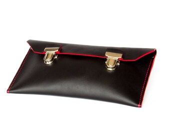 Vintage black genuine leather pencil case with double tuck lock closure, red edges and thread. Fr etui crayon cuir