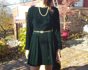 Green Vintage Velvet Dress. Size s