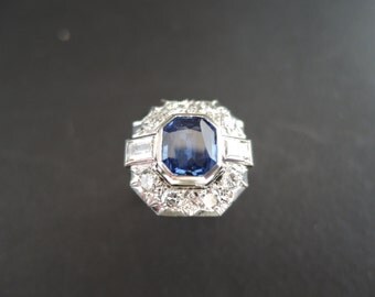Vintage Art Deco sapphire and diamond ring, platinum.
