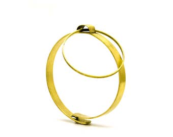 Brass Bangle, brass ring of O, cuff, bracelet with clasp, brass bracelet with ring, kinetic jewelry, statement bracelet