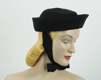 Vintage 1930s Hat Black Straw Cuff Style Beanie with Ribbon Ties NWT Sz 21