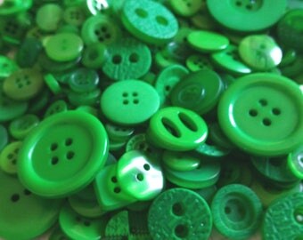 Green Buttons - Sewing Bulk Button Assorted Round - 100 Buttons - Emerald - CHRISTMAS