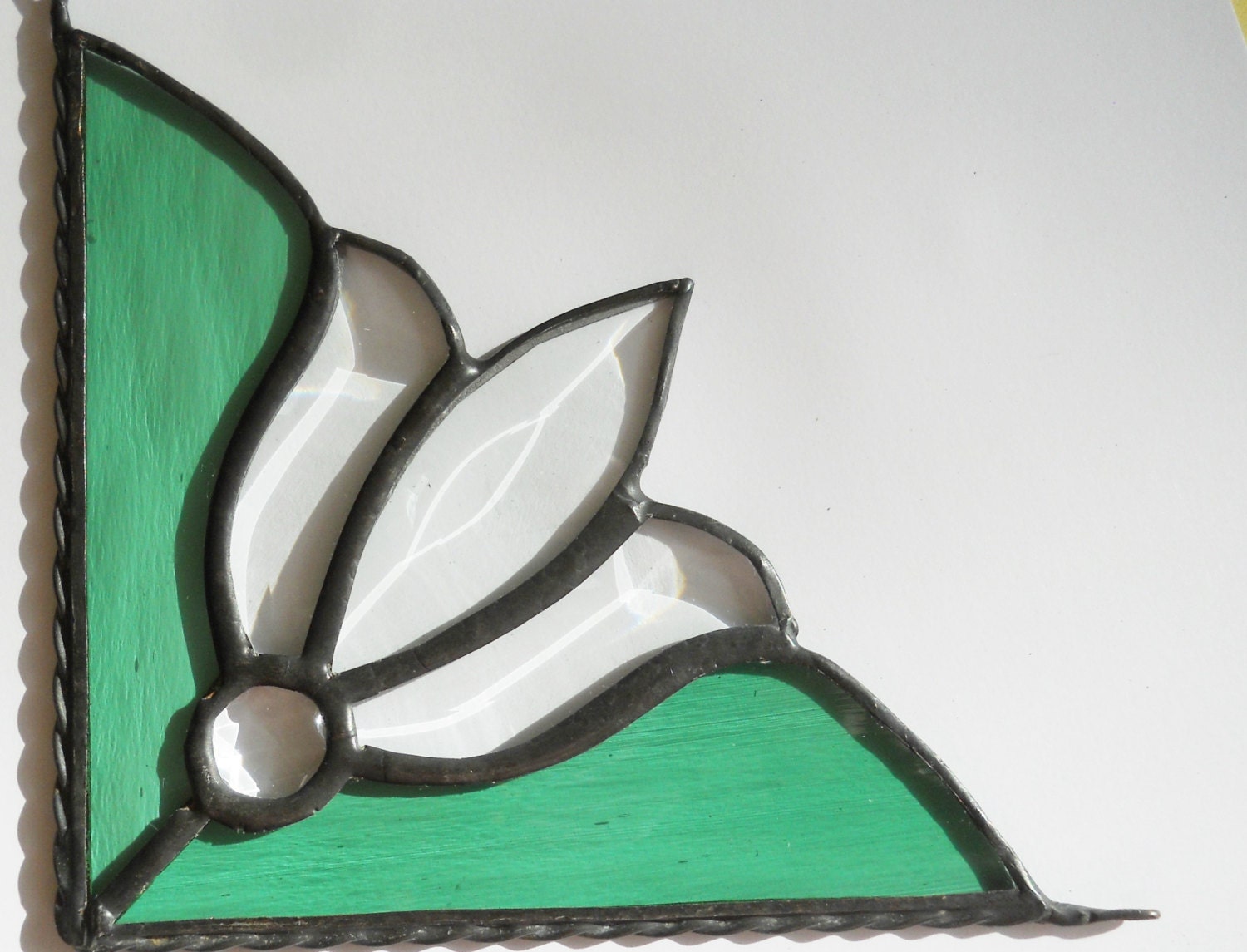 bevel stained glass window corner / Caraline by GLASSCORNER