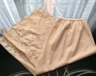 1960's Vintage Vanity Fair Beige Cream 1/2 Slip~Pillow Tab~Lace Panel & Slit