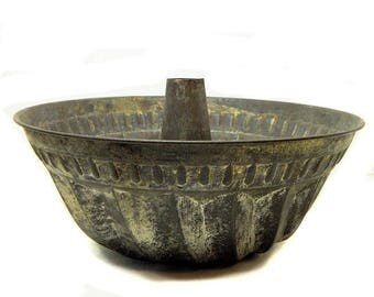 Large Antique Tin Bundt Cake Mold