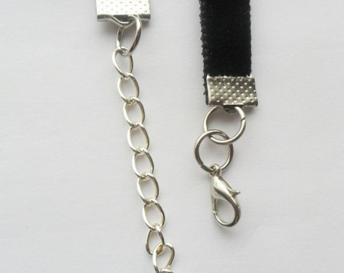 Velvet choker necklace with silver tone cat pendant.