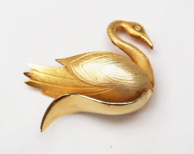 Gold Swan Brooch - Bird - Signed Giovanni - Figurine pin