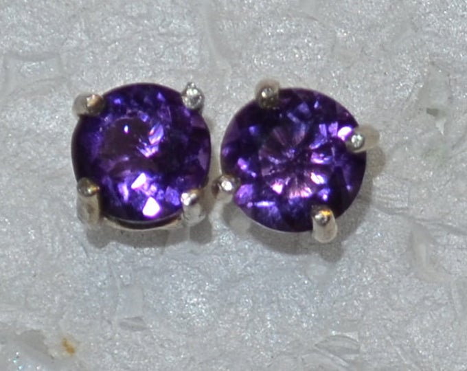 Amethyst Stud Earrings, 6mm Round, Natural, Set in Sterling Silver E1020