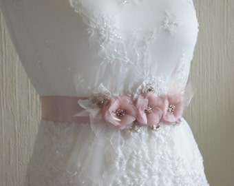 Wedding sash Blush wedding sash Blush dress Wedding blush sash Rose gold sash Lace sash Rose gold sash Rose gold flowers Ivory lace sash