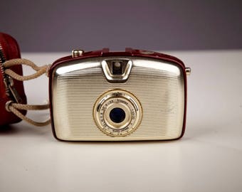 Vintage Hhalf-Frame Camera Penti I. Welta Penti.Penti Golden and Red.