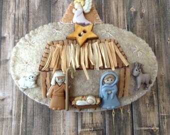 Nativity Felt Ornament / Christmas Felt Nativity Set / Nativity Ornament / Handmade and Design in Felt - buttons and Raffia material