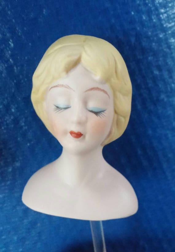 doll closed eyes