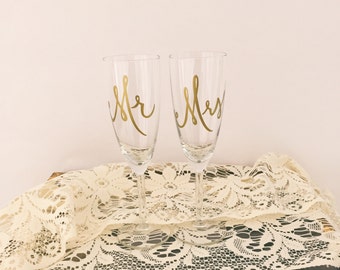 Mr and Mrs Champagne Flutes - Hand Drawn Type for Shabby Chic DIY Weddings