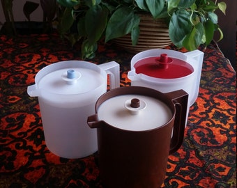 Tupperware Servalier Go-Between pitcher push button lid 1575 801 802 2, c. 1980s #308