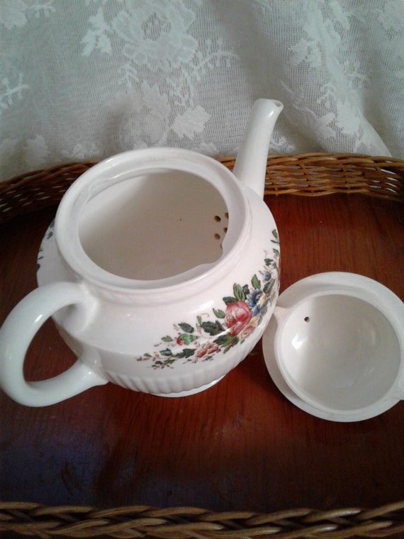Wedgwood Edme Conway Teapot Pedestal Floral Swag Design