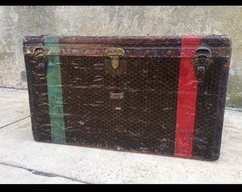 Vintage E. GOYARD AiNES Trunk RARE Steamer trunk with lots of history - Blanket chest - storage coffee table - Functional investment