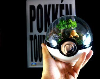 Select Pokemon from list - 140mm (5.5inch) Pokeball Diorama