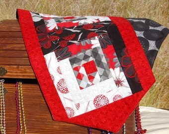 Quilted Table Runner , Black and White table runner, log cabin table runner, table topper, table decor, table decoration, tab;e runners