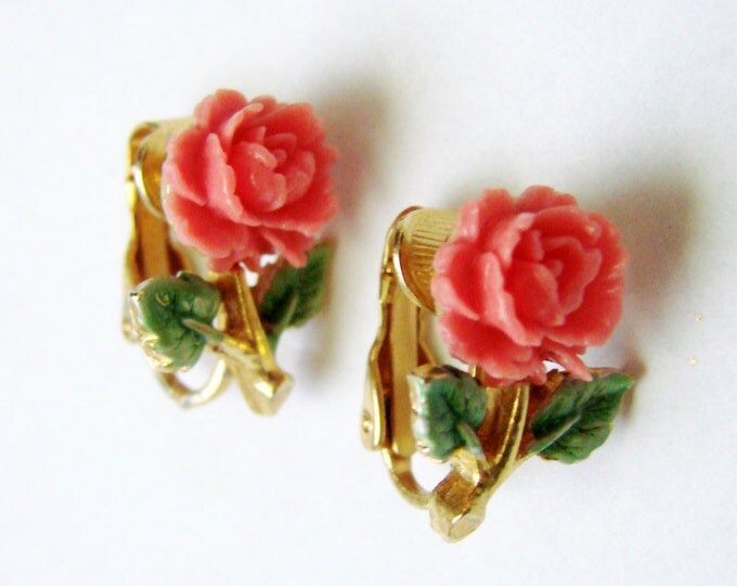 Vintage Carved Coral Celluloid Enamel Clip Earrings / Coral Celluloid / Green Enamel / Goldtone / Jewelry / Jewellery