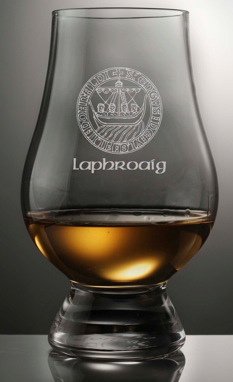 Laphroaig Islay Crest Scotch Malt Whisky by ScotchWhiskyGlass
