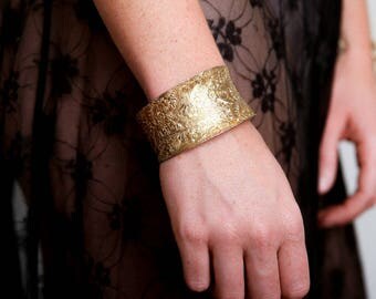Floral Etching Concave Cuff - Boho