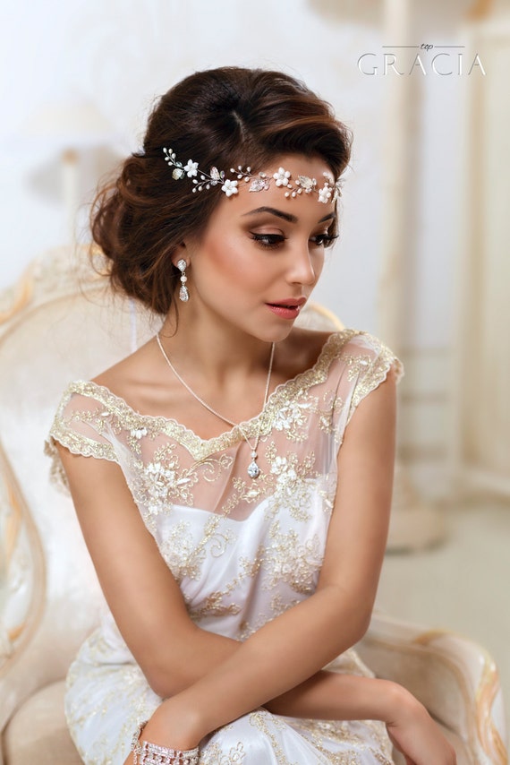 Bridal Flower crown Bridal hair vine White flower crown Leaf hair vine Ivory Floral crown Wedding flower crown First communion headpiece