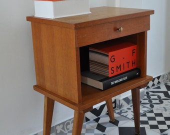 French Vintage Side Unit, Bedside Table, Storage Unit / Chevet Vintage, Table d'Appoint, Petit Meuble en Bois
