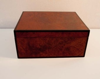 Beautiful Vintage Cigar Box / All Wood