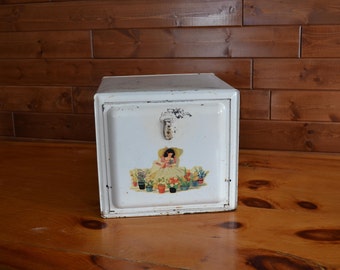 Vintage Bread Or Pie Safe, Metal Pie Safe With Latch And Transfer Decoration