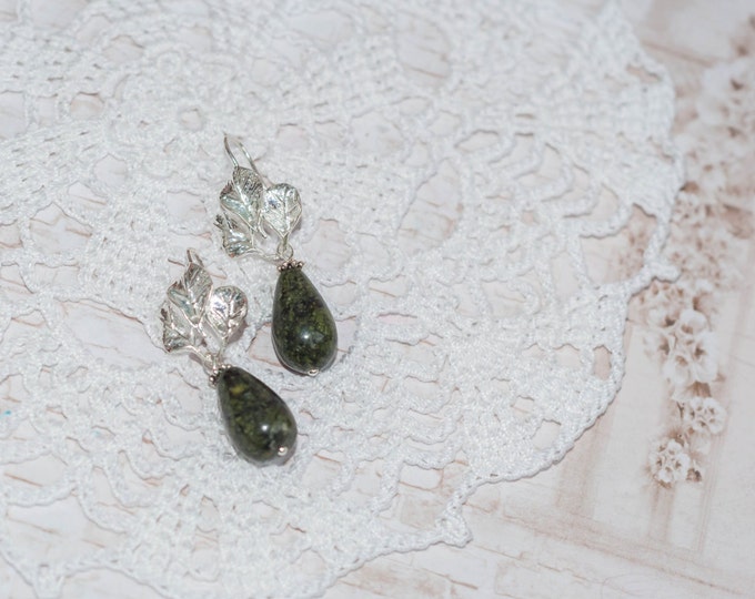 Dark green earrings, Dark green stone earrings, Dark green drop earrings, Serpentine earrings, Earrings dark green