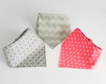 Bandana Bib #62 - Bibdana - Reversible Two-Sided Pattern - Grey Chevron/Stars - Pink/Dots